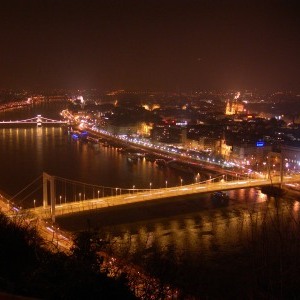 10. Посмотреть на вечерний город с горы Геллерт